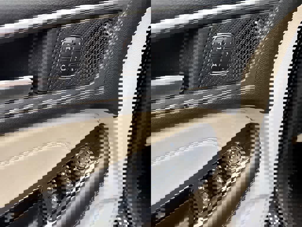 Used 2019 Ford Edge Titanium image 18