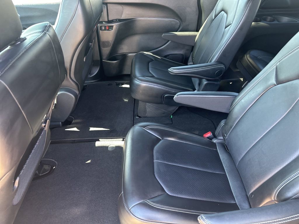 Used 2025 Chrysler Pacifica Select image 20