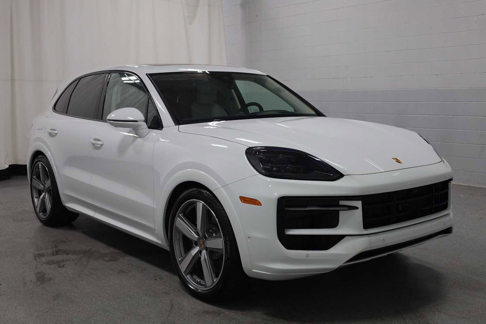 New 2025 Porsche Cayenne GTS image 13