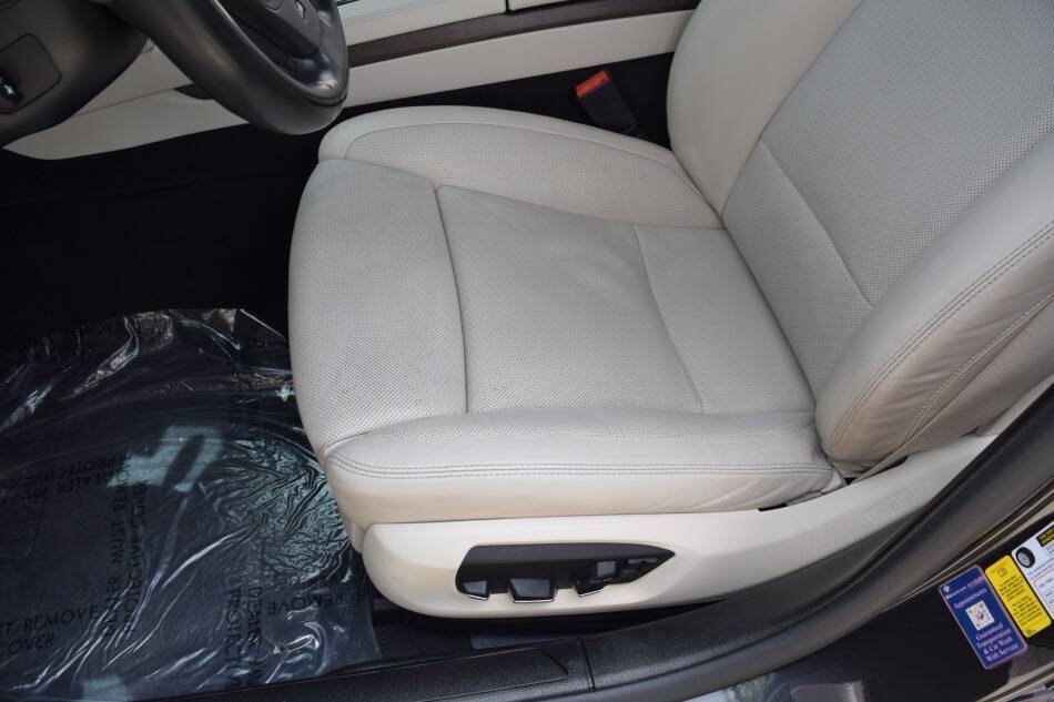 Used 2015 BMW 750i RWD image 39