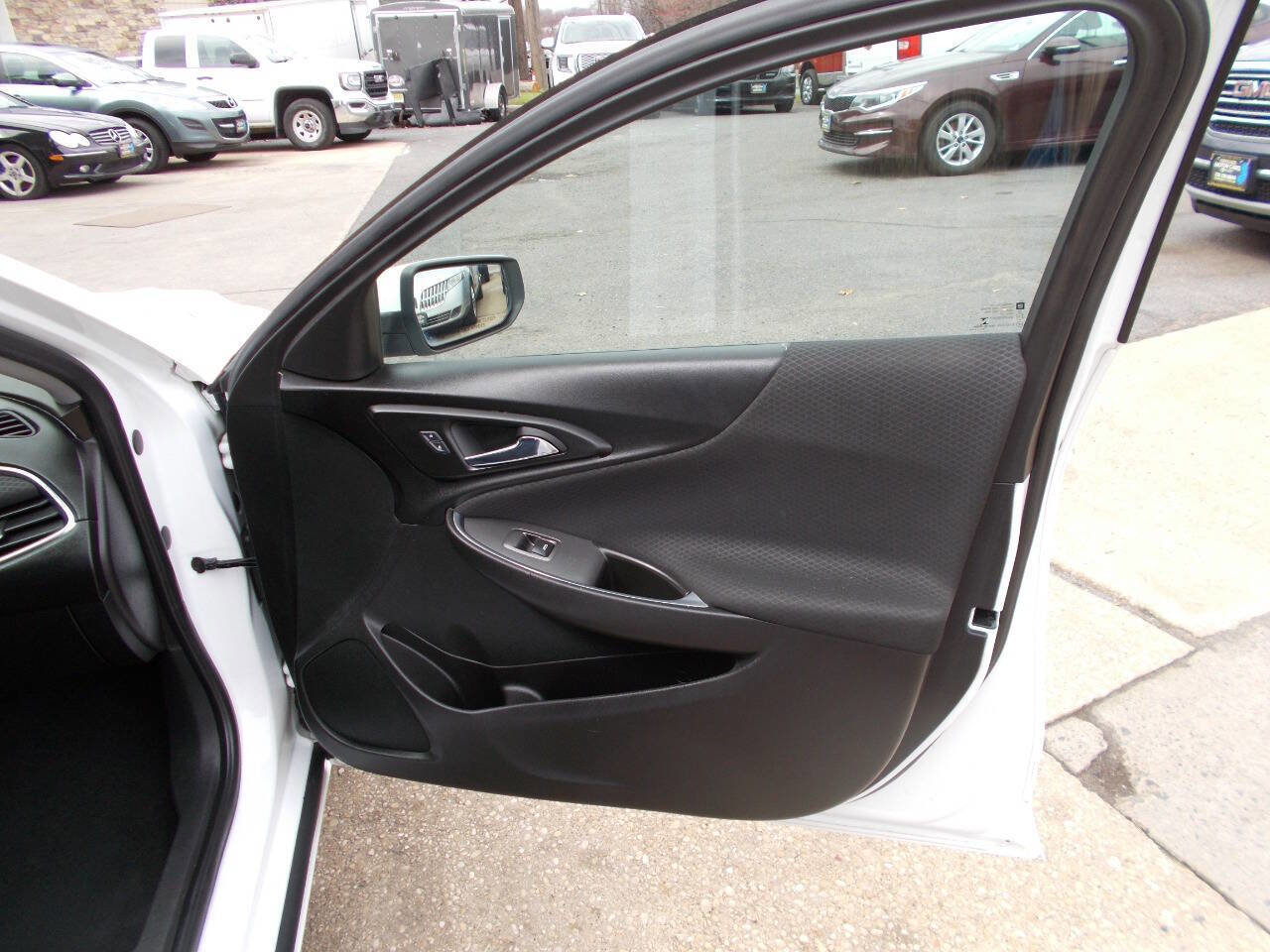 Used 2016 Chevrolet Malibu LT image 16