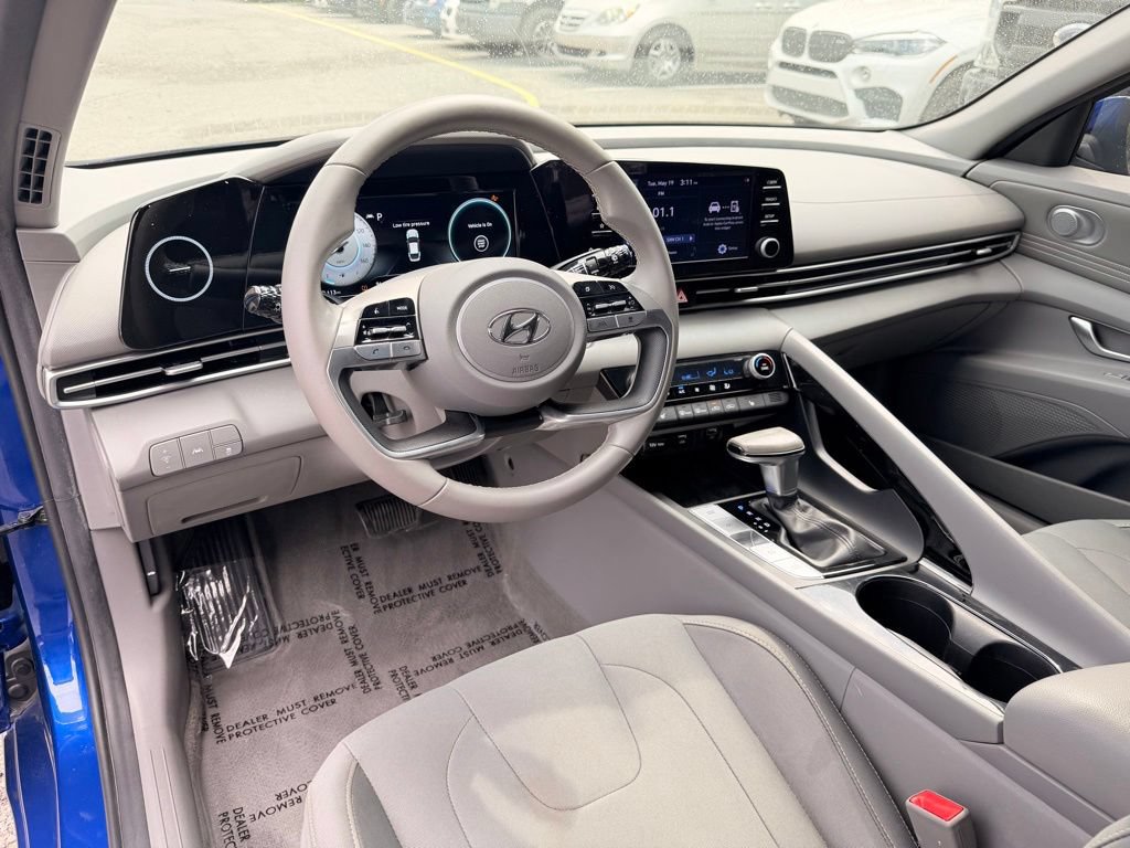 Used 2022 Hyundai Elantra SEL w/ Convenience Package FWD image 11