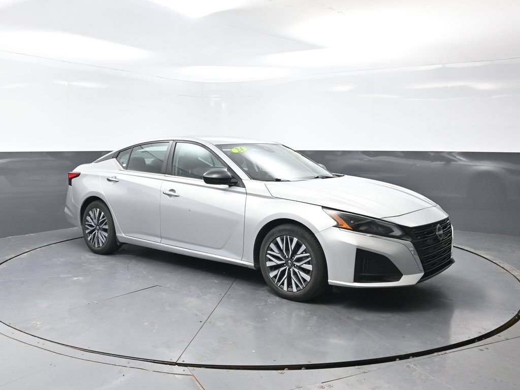Used 2024 Nissan Altima 2.5 SV FWD image 5