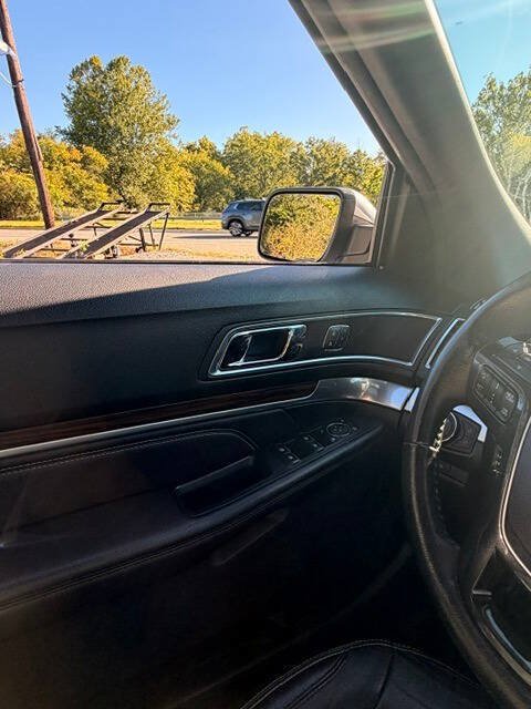 Used 2018 Ford Explorer Limited AWD/4WD image 16