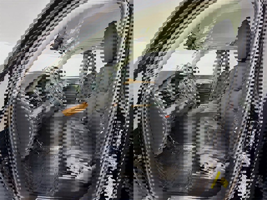 Certified 2024 Volvo XC90 T8 Plus image 22