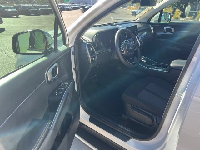 Used 2022 Kia Sorento LX AWD/4WD image 15