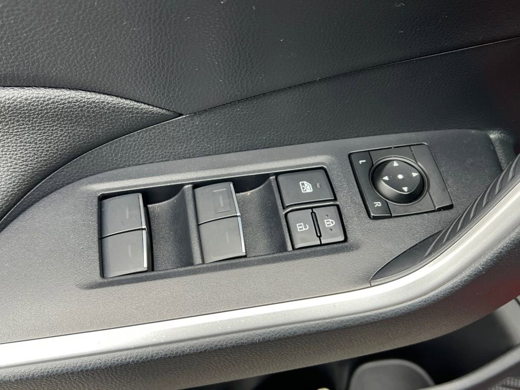 Used 2023 Toyota RAV4 SE image 13