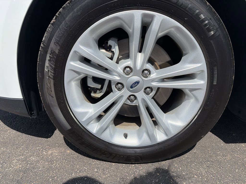 Used 2018 Ford Taurus SEL FWD image 19