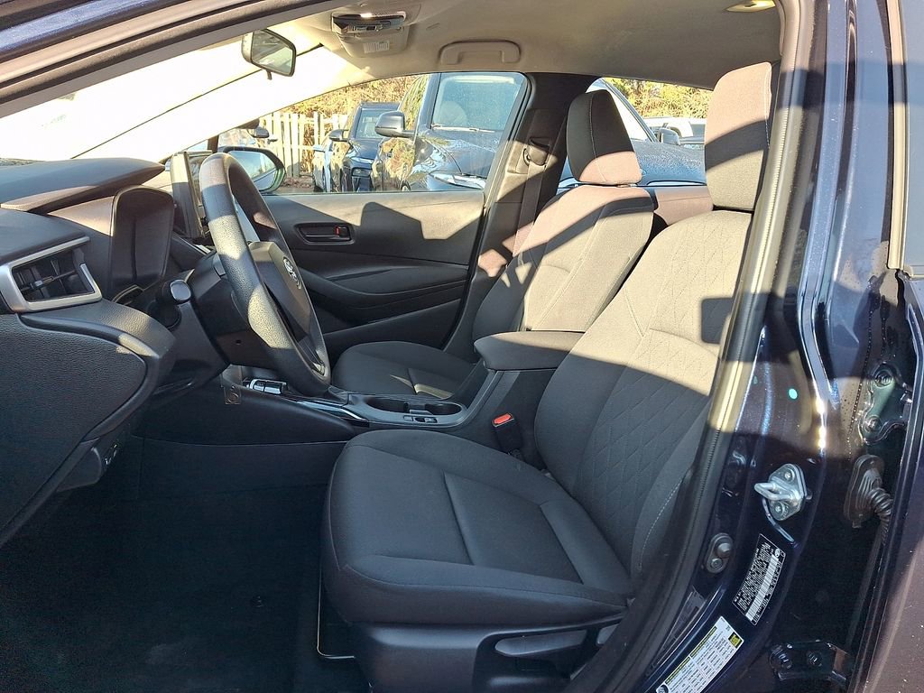 Used 2023 Toyota Corolla LE FWD image 9