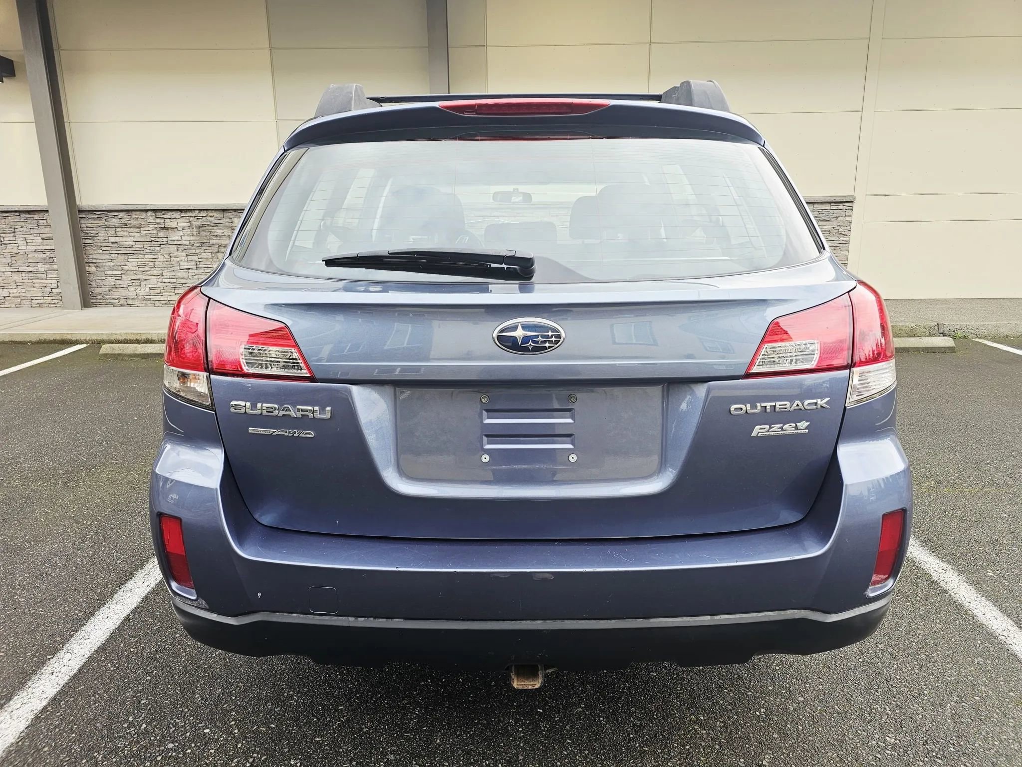 Used 2014 Subaru Outback 2.5i w/ Alloy Wheel Package AWD/4WD image 4