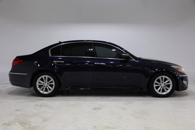 Used 2013 Hyundai Genesis 3.8 RWD image 9