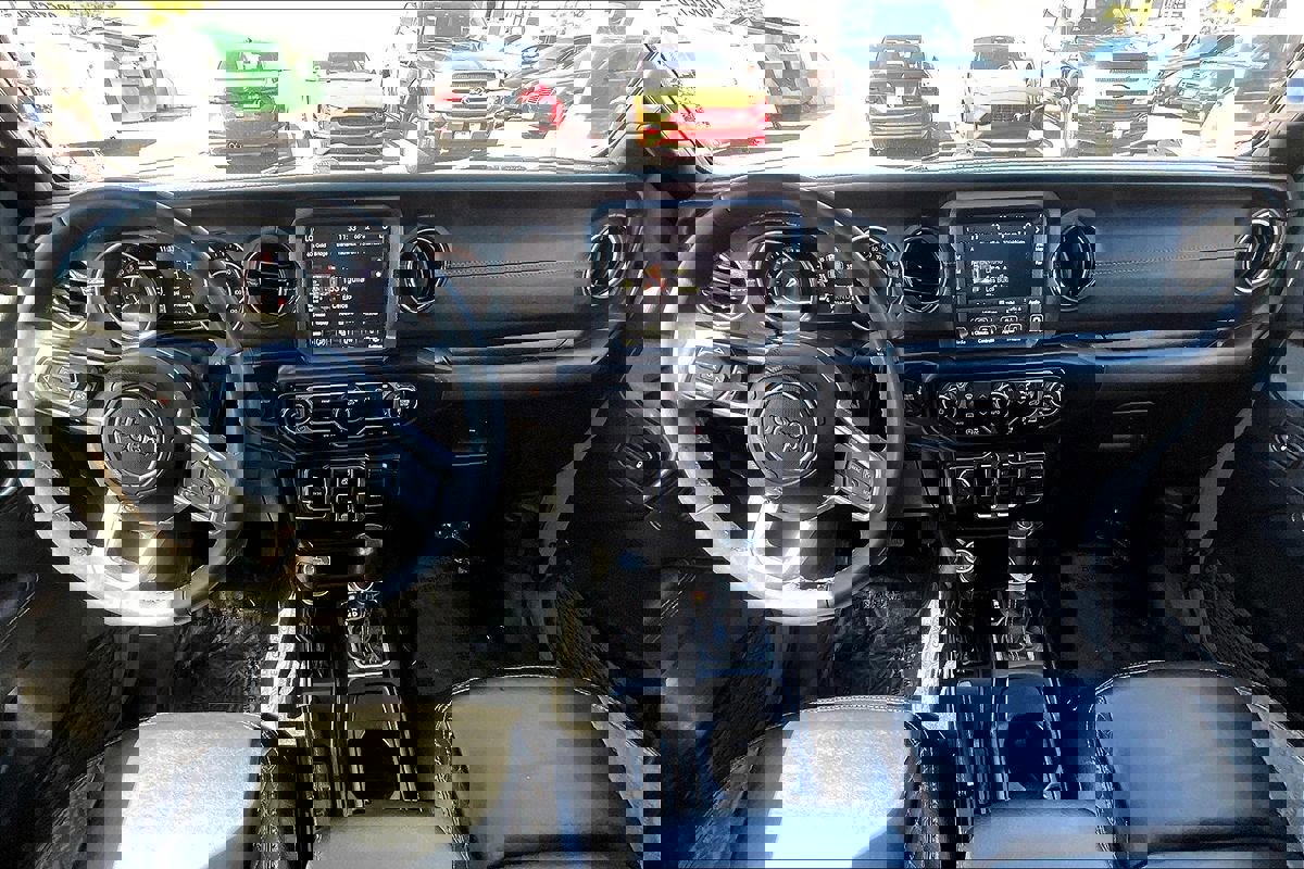 Used 2023 Jeep Gladiator Overland image 22