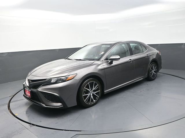 Used 2024 Toyota Camry SE FWD image 3