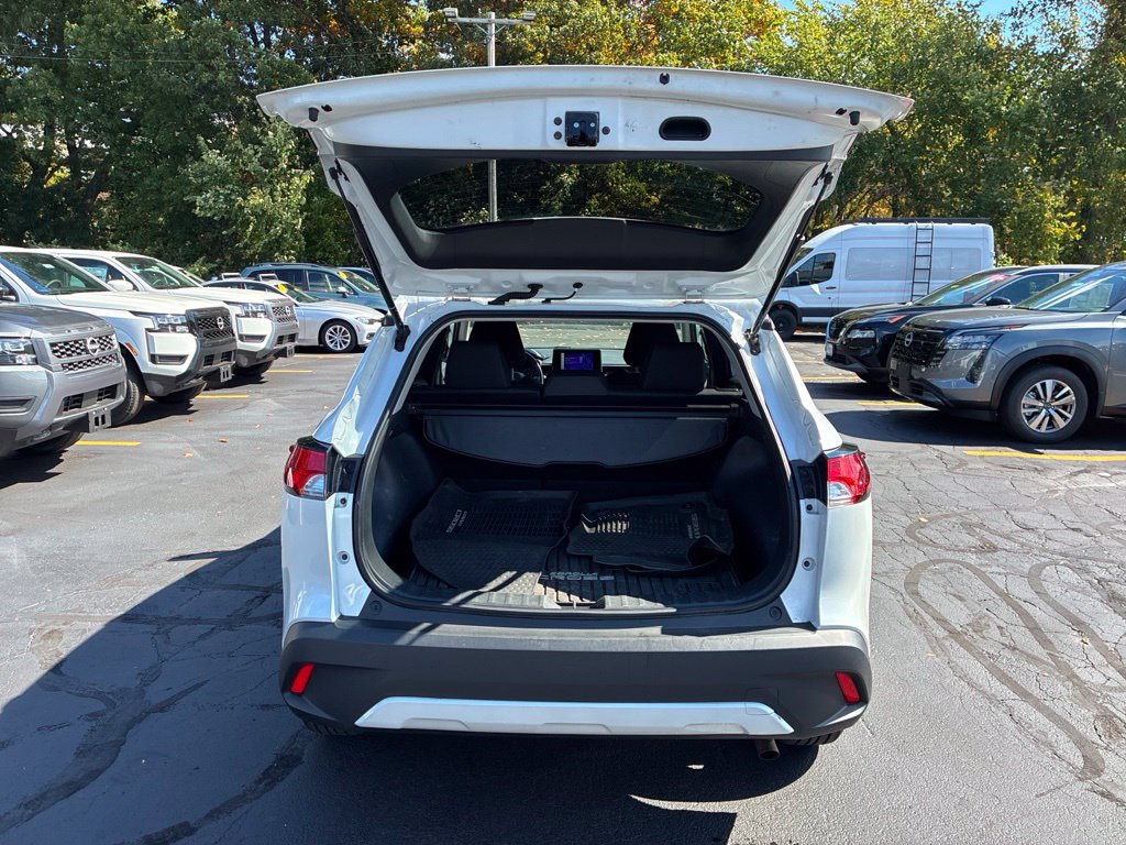 Used 2023 Toyota Corolla Cross LE w/ Moonroof Package AWD/4WD image 13