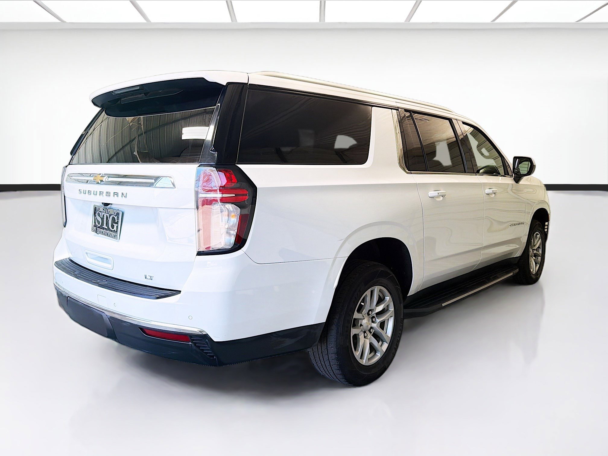 Used 2022 Chevrolet Suburban LT AWD/4WD image 4