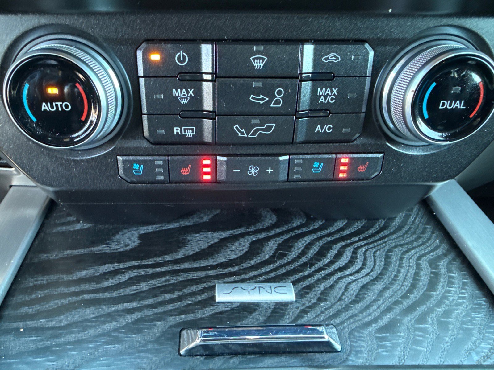 Used 2018 Ford F150 Platinum w/ Equipment Group 701A Luxury image 40