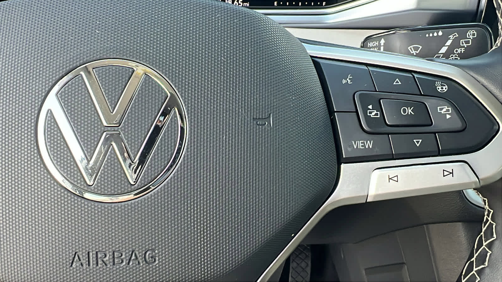 Used 2025 Volkswagen Taos SE w/ Panoramic Sunroof Package image 20