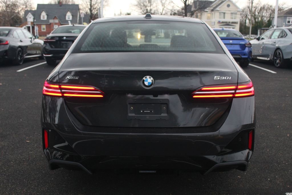Used 2026 BMW 530i xDrive w/ M Sport Package AWD/4WD image 7