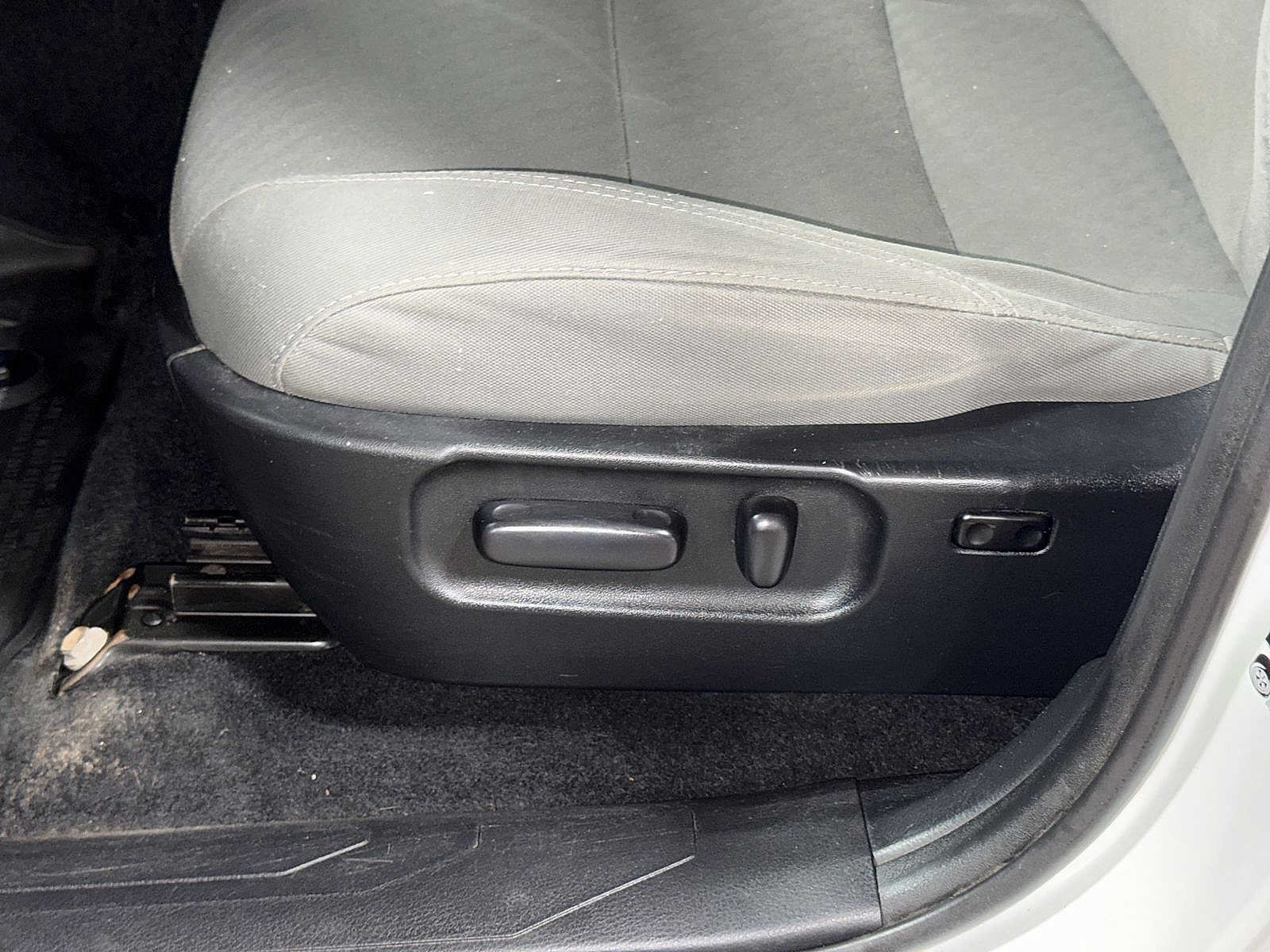 Used 2021 Toyota Tacoma SR5 AWD/4WD image 23