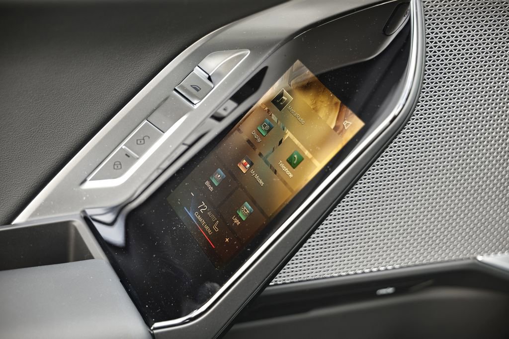 New 2026 BMW 740i w/ Executive Package image 25