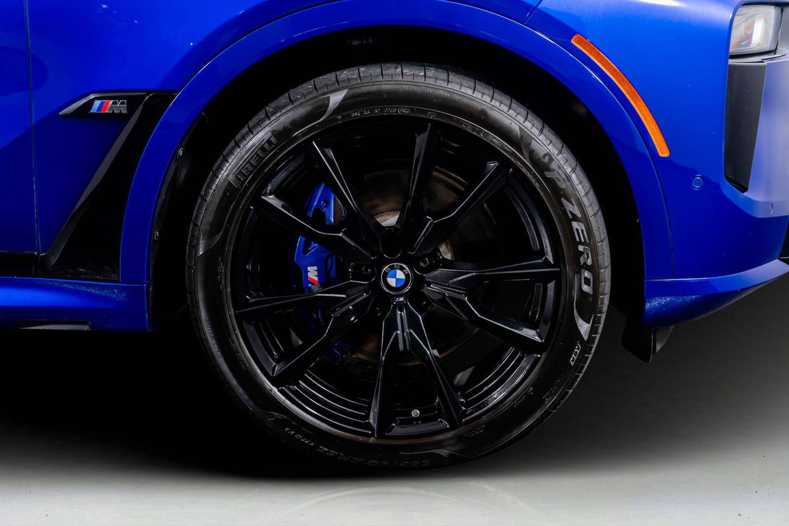 Used 2024 BMW X7 M60i w/ Premium Package image 11