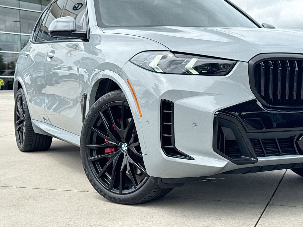 Used 2025 BMW X5 xDrive40i w/ M Sport Package AWD/4WD image 9
