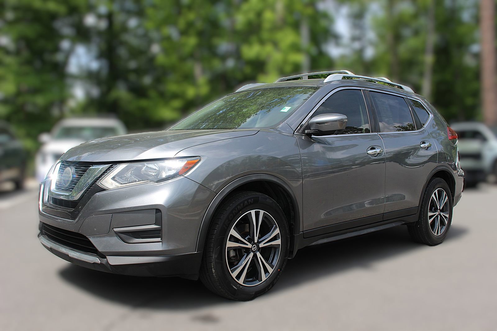 Used 2020 Nissan Rogue SV w/ Premium Package image 3