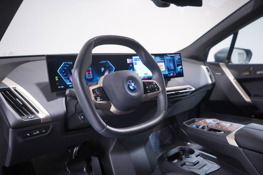 Used 2023 BMW iX xDrive50 w/ Premium Package image 6