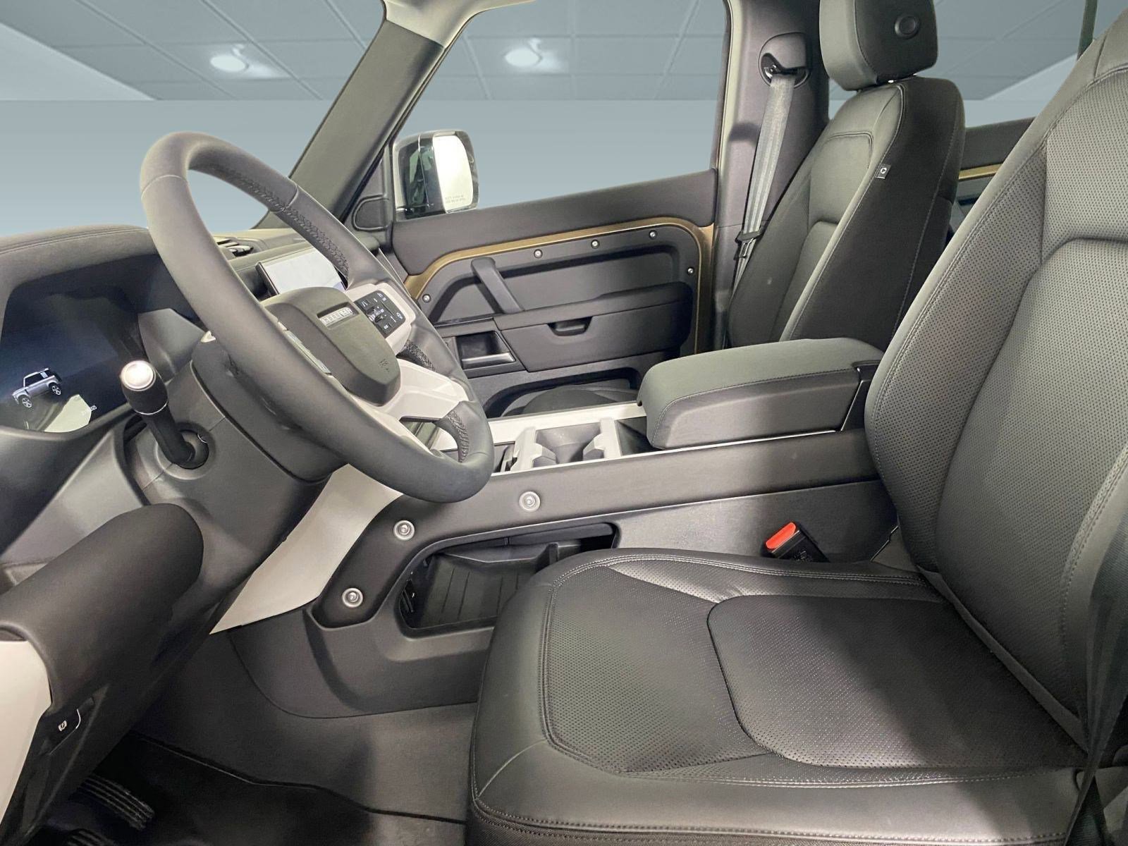 Used 2025 Land Rover Defender 110 S image 4