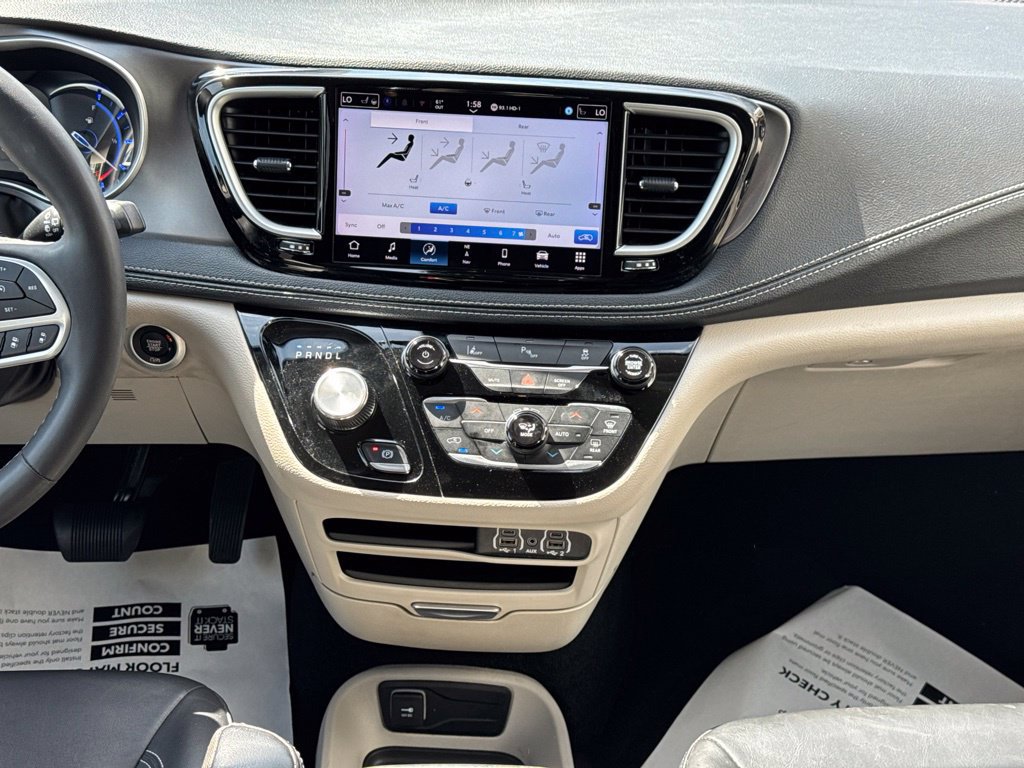 Used 2024 Chrysler Pacifica Limited FWD image 19
