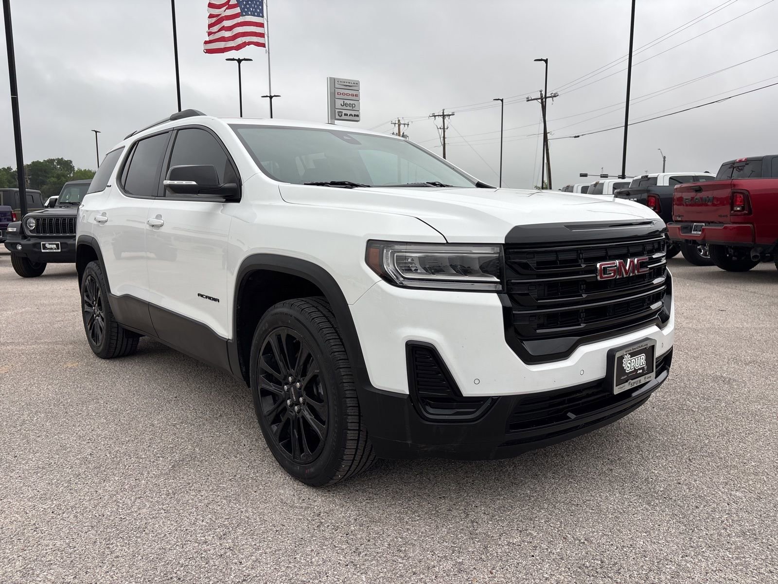 Used 2022 GMC Acadia SLE w/ Driver Convenience Package FWD image 8