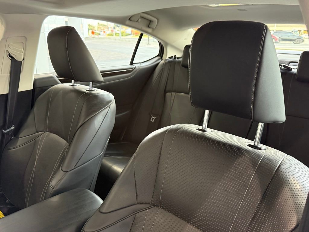 Used 2019 Lexus ES 300h 300h Luxury image 22