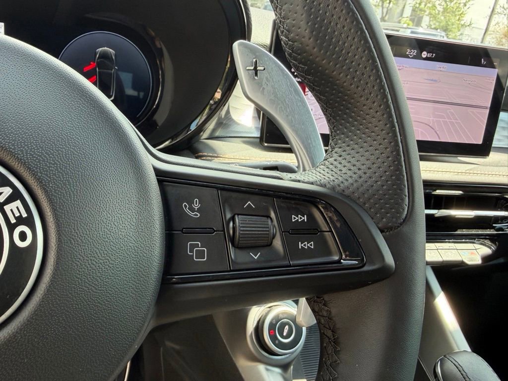 Used 2025 Alfa Romeo Tonale Veloce w/ Premium Package image 23