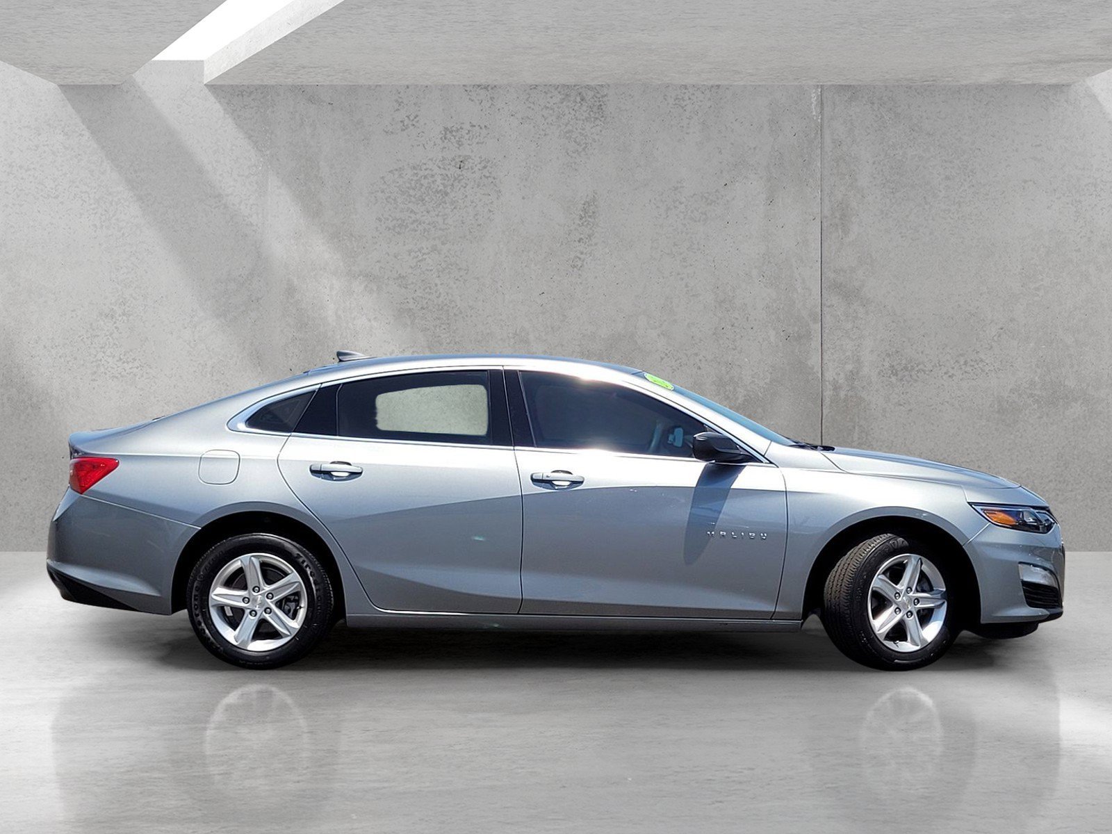 Used 2023 Chevrolet Malibu LS FWD image 4