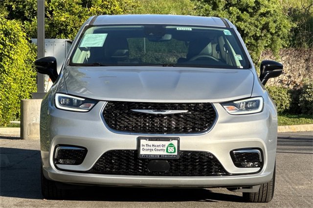 Used 2024 Chrysler Pacifica Touring-L image 9