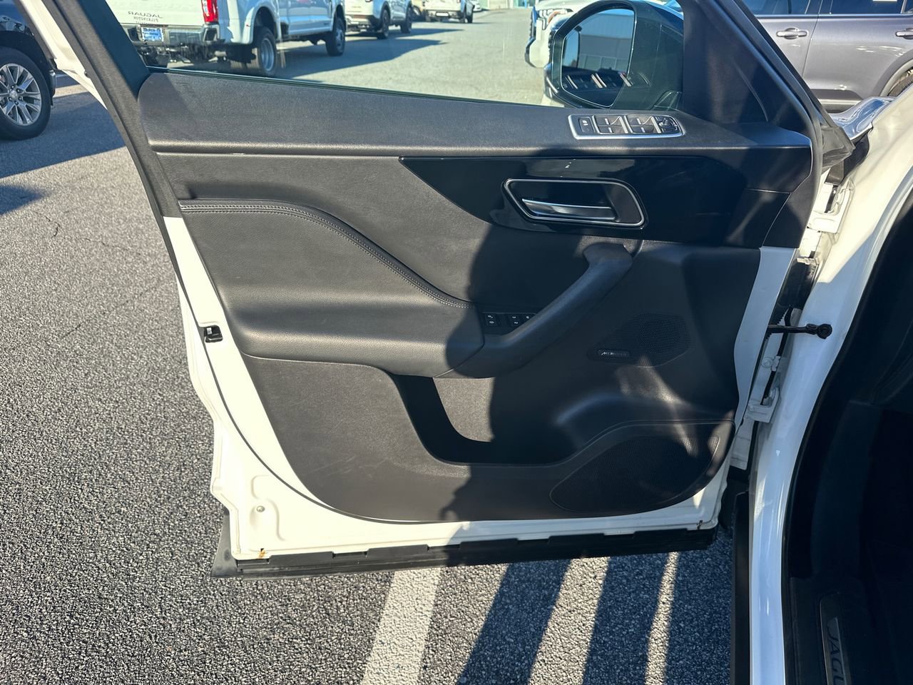 Used 2019 Jaguar F-PACE Premium image 10