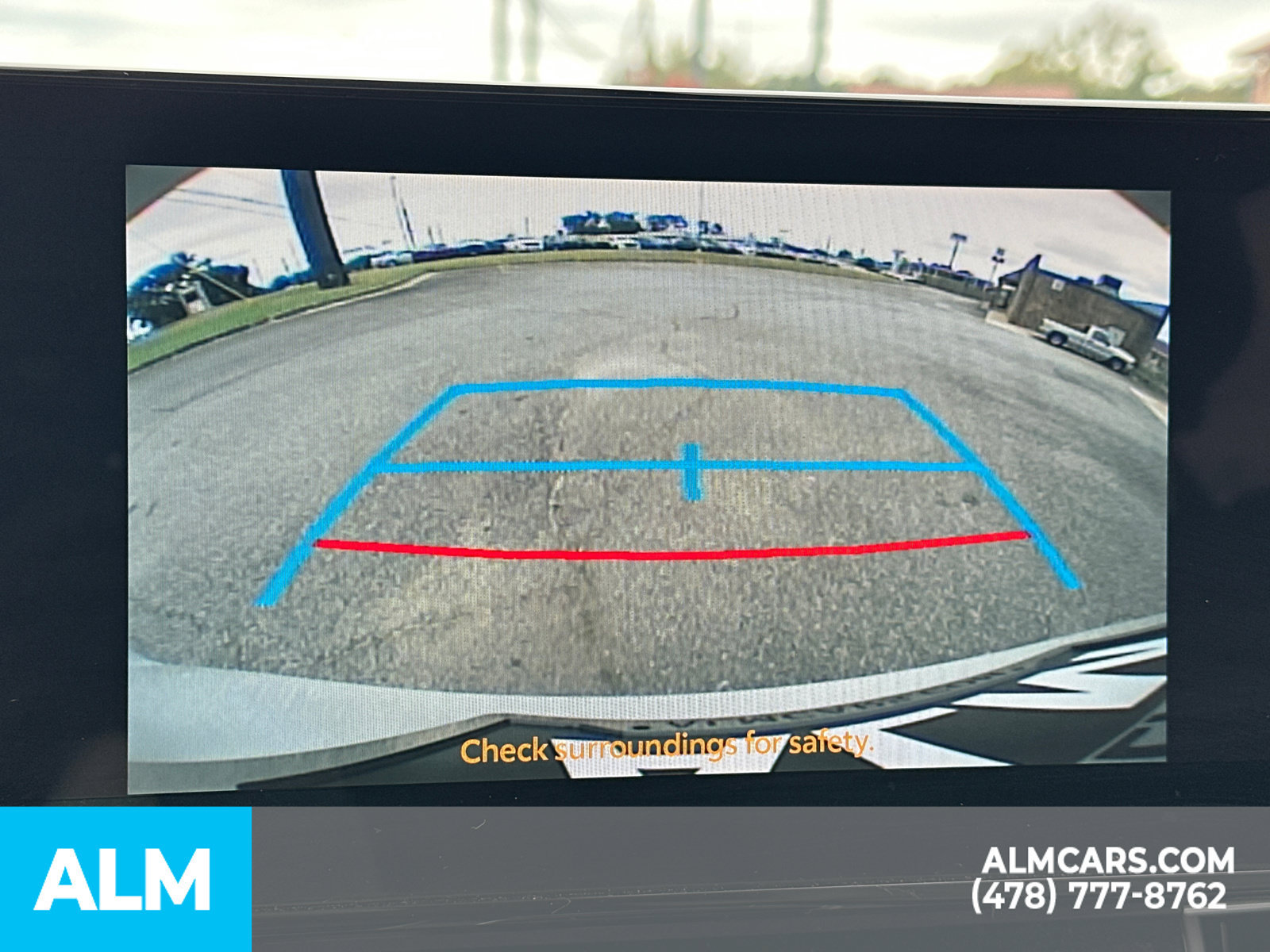 Used 2025 Toyota Sienna XLE FWD image 32