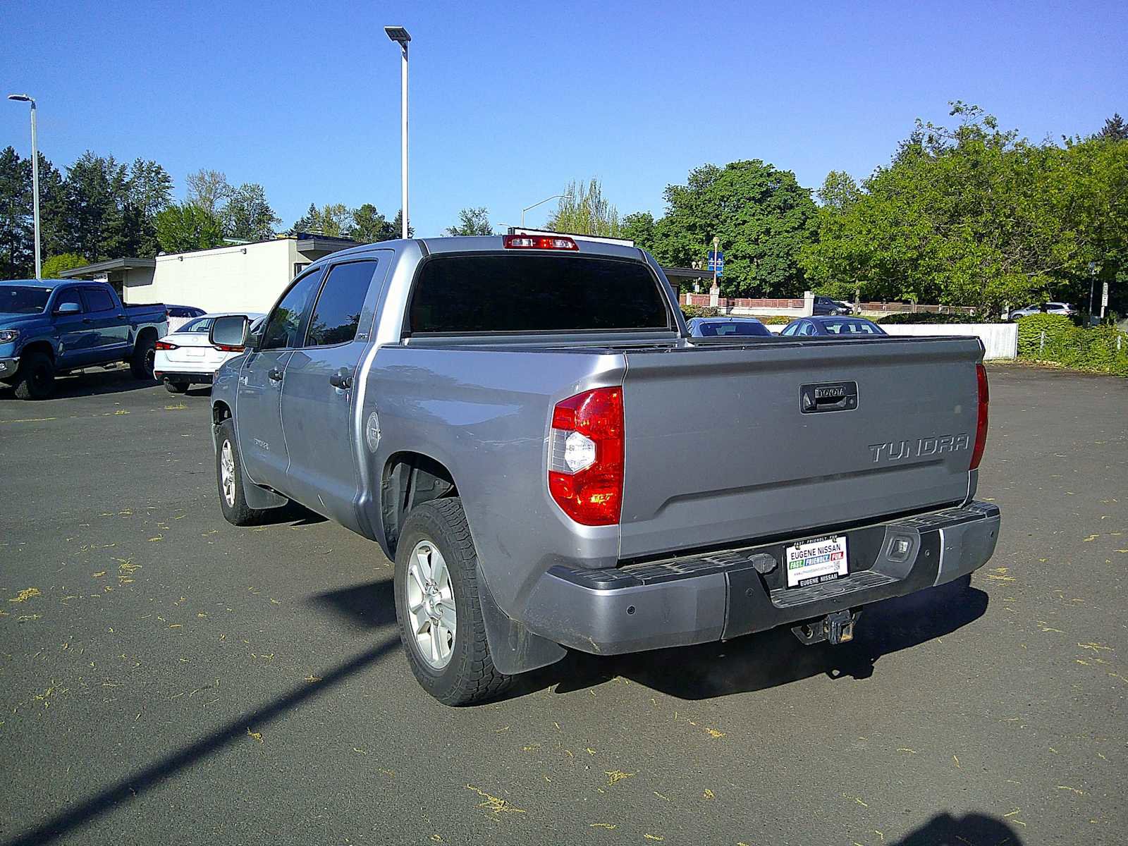 Used 2018 Toyota Tundra SR5 w/ SR5 Upgrade Package RWD image 3
