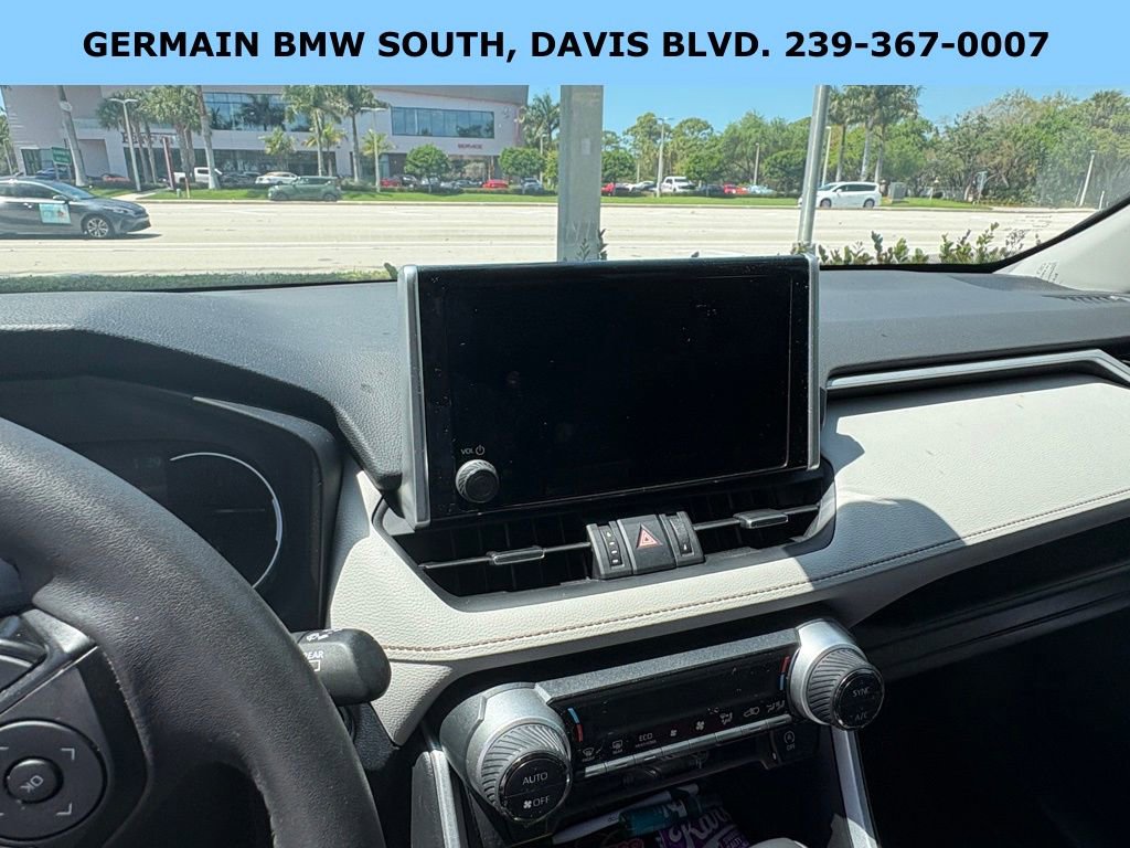 Used 2023 Toyota RAV4 XLE Premium image 19