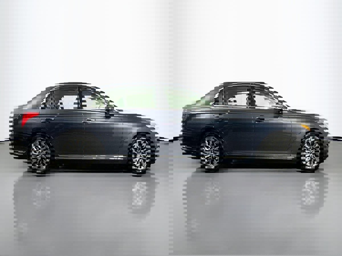 Used 2017 Genesis G90 5.0 Ultimate image 4