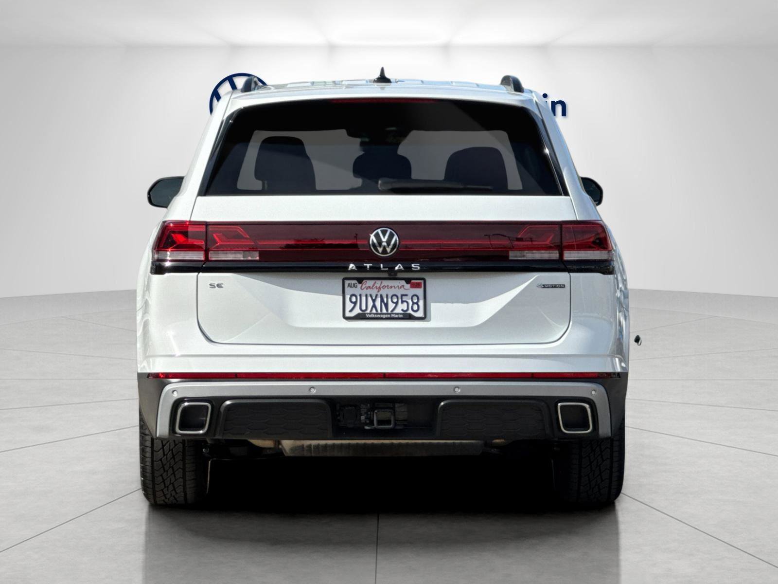 Used 2025 Volkswagen Atlas Peak Edition SE image 4