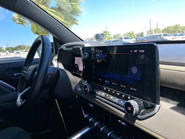 Used 2026 Chevrolet Colorado ZR2 w/ Technology Package AWD/4WD image 11