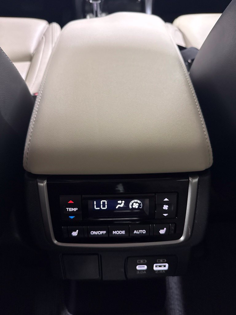 Used 2023 Subaru Ascent Limited AWD/4WD image 29