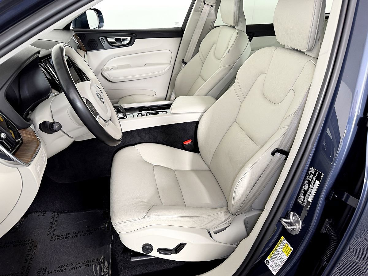 Used 2022 Volvo XC60 B5 Momentum AWD/4WD image 19