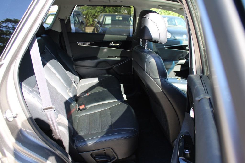 Used 2017 Kia Sorento SX FWD image 35
