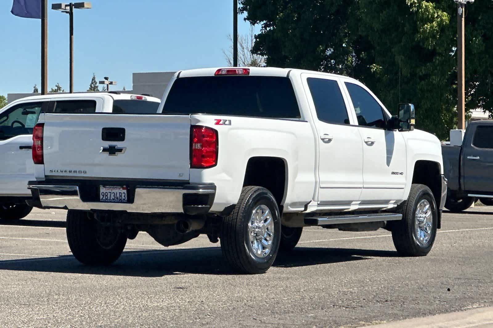 Used 2019 Chevrolet Silverado 2500 LT AWD/4WD image 2