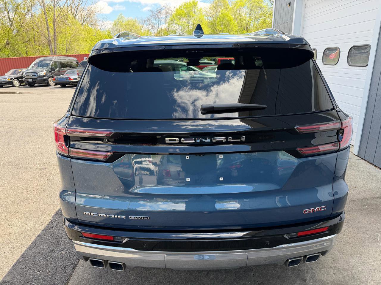 Used 2025 GMC Acadia Denali AWD/4WD image 5