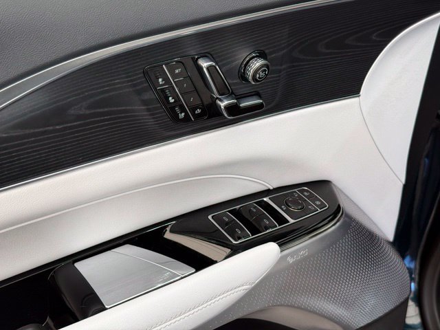 Used 2025 Cadillac Lyriq Luxury w/ LPO, Floor Liner Package AWD/4WD image 16