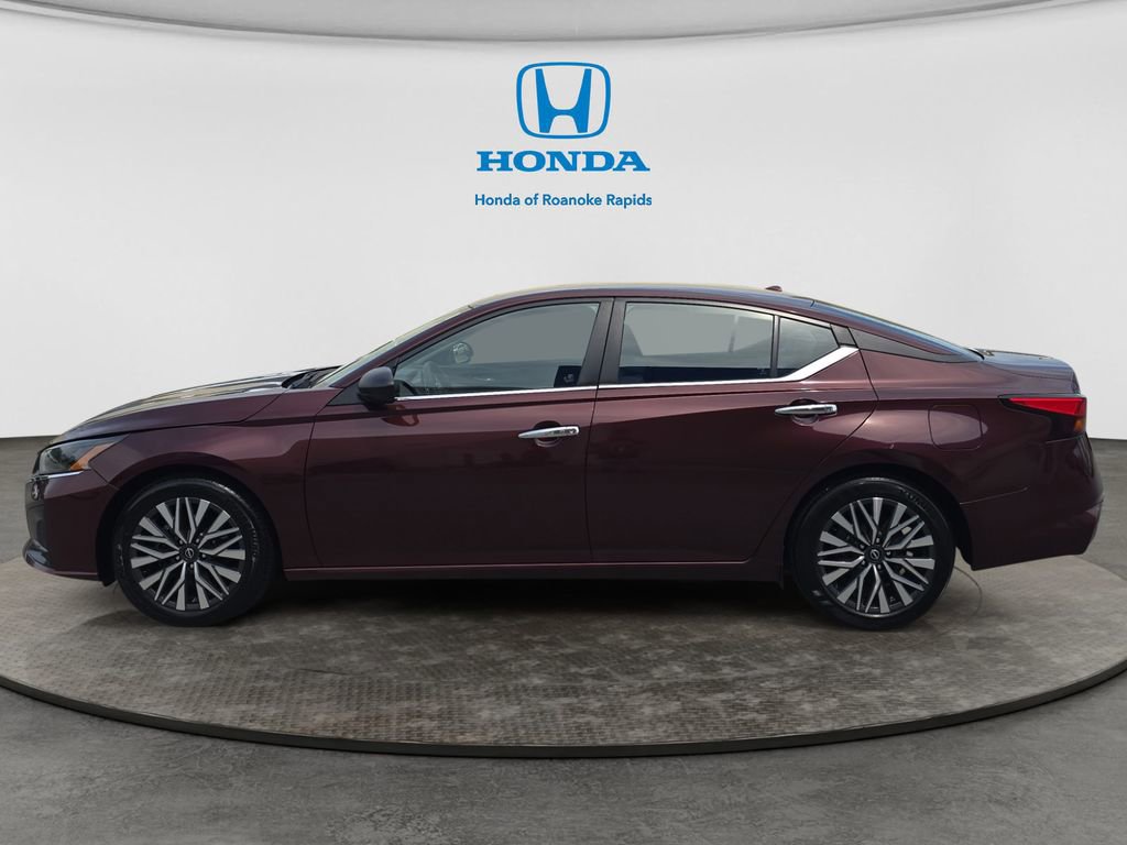 Used 2024 Nissan Altima 2.5 SV FWD image 2