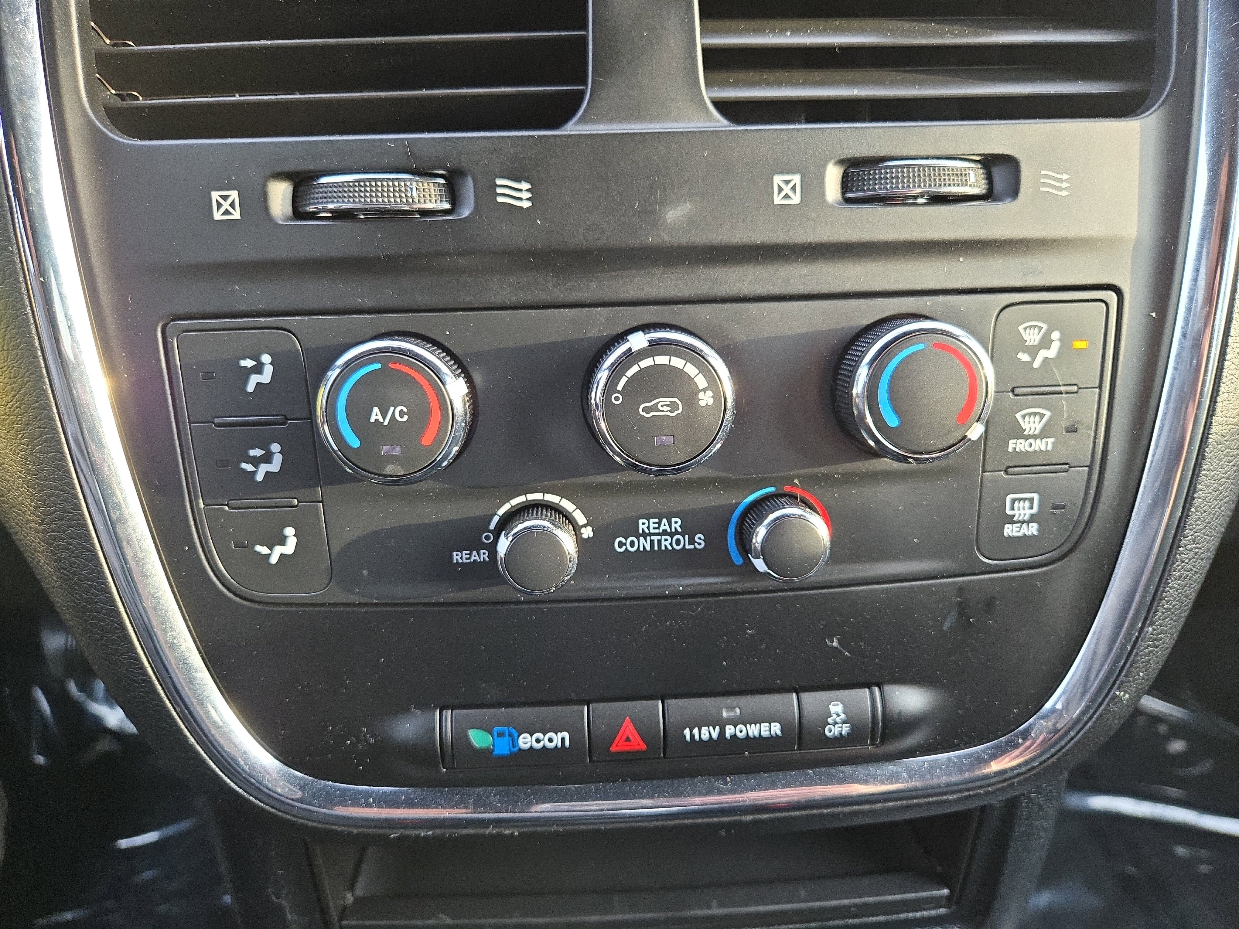 Used 2017 Dodge Grand Caravan SE image 19